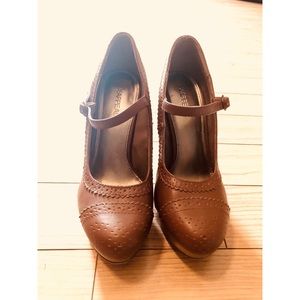 Cognac Colored Mary Jane styled Pumps